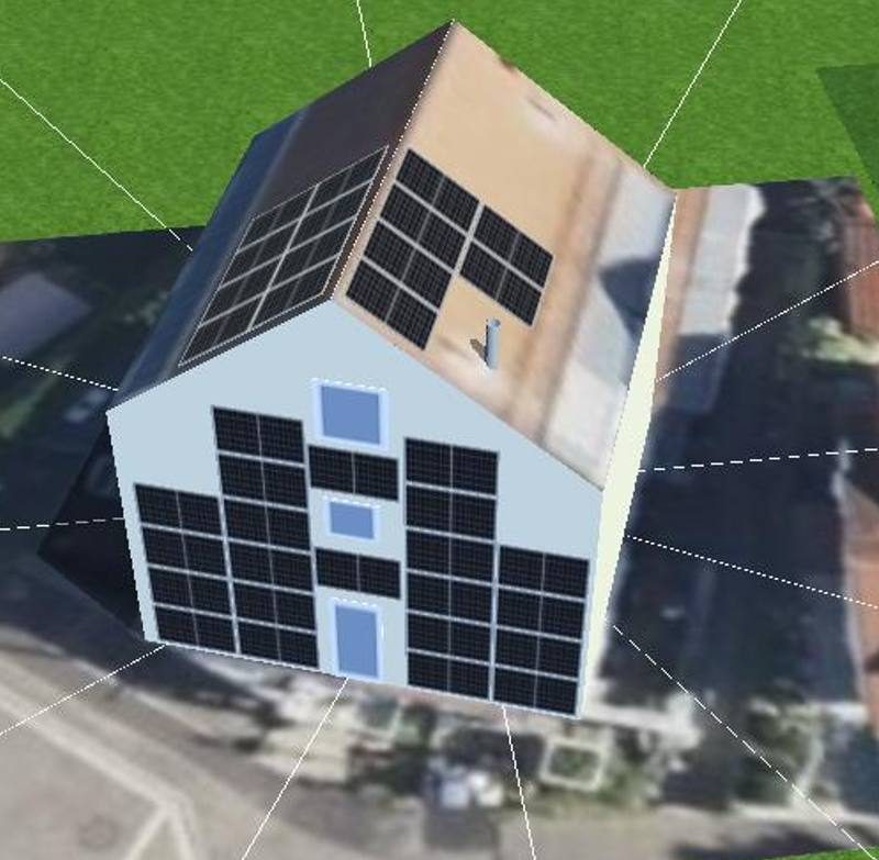 Solarmodule an einer Gebäudefassade